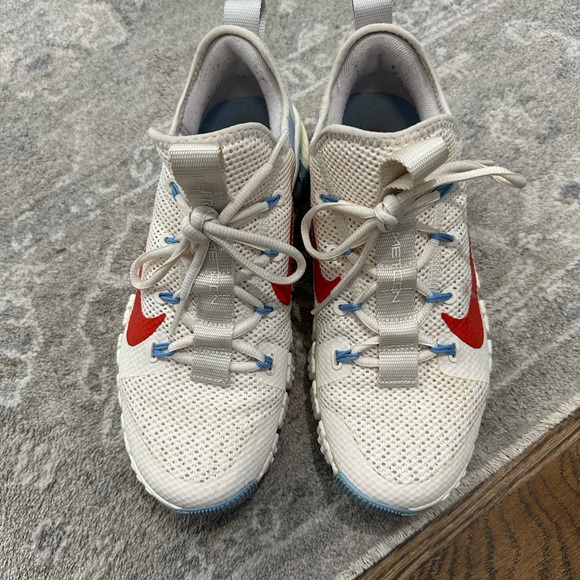 Nikes trainers- size 9- gently worn - Picture 3 of 4